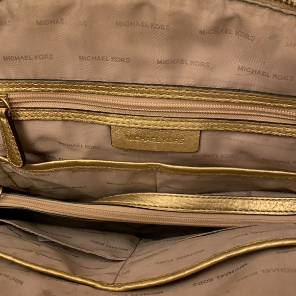Michael Kors Rare MK LARGE METALLIC SATCHEL Gold - Picture 9 of 9